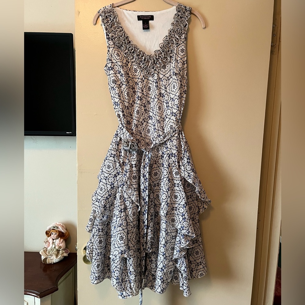 Signature by Robbie Bee Dress - Size: 8